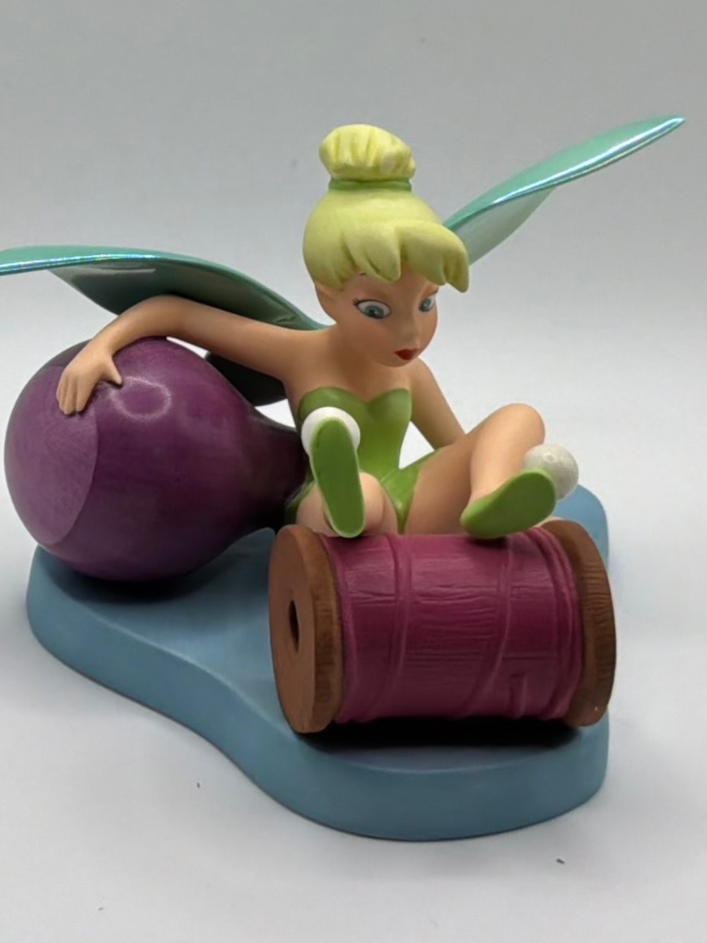 WDCC Disney Tinker Bell Little Charmer Figurine With Sewing Base